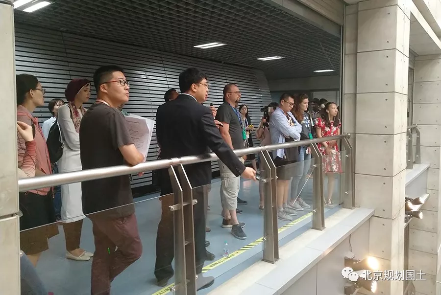 中非合作论坛北京峰会记者团一行赴北京市规划展览馆参观