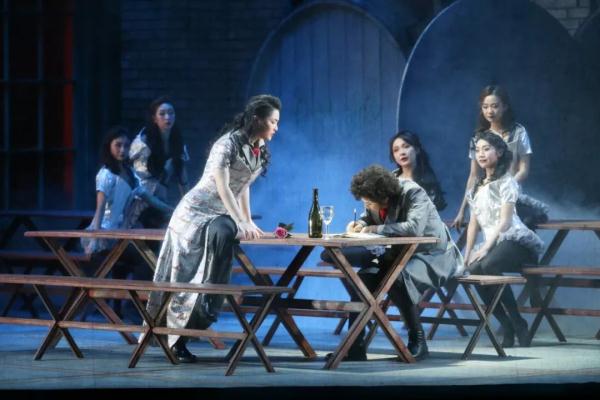 与那个“神神叨叨”的诗人共度奇幻爱情夜 | 首演夜