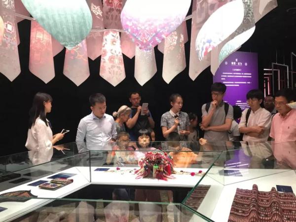 【坛情说爱】《爱的密码——民族纹饰展》开幕啦！