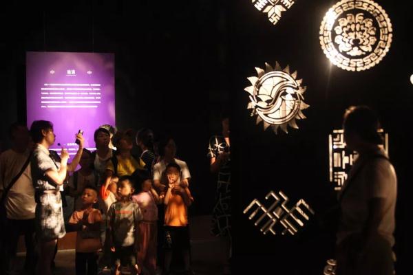 【坛情说爱】《爱的密码——民族纹饰展》开幕啦！