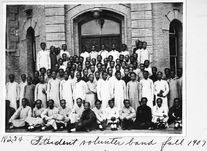 1907年秋天，汇文大学堂学生乐队合影。