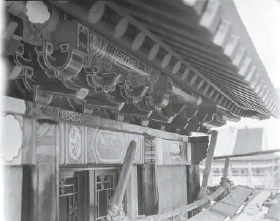 1924年，燕京大学建筑的雕梁画栋。西德尼·甘博摄