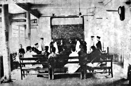 　法科学生实习时的情景