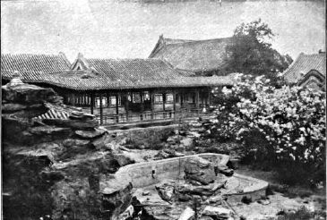 修缮后的中国大学校园风貌焕然一新，图为1931年的校园风景。