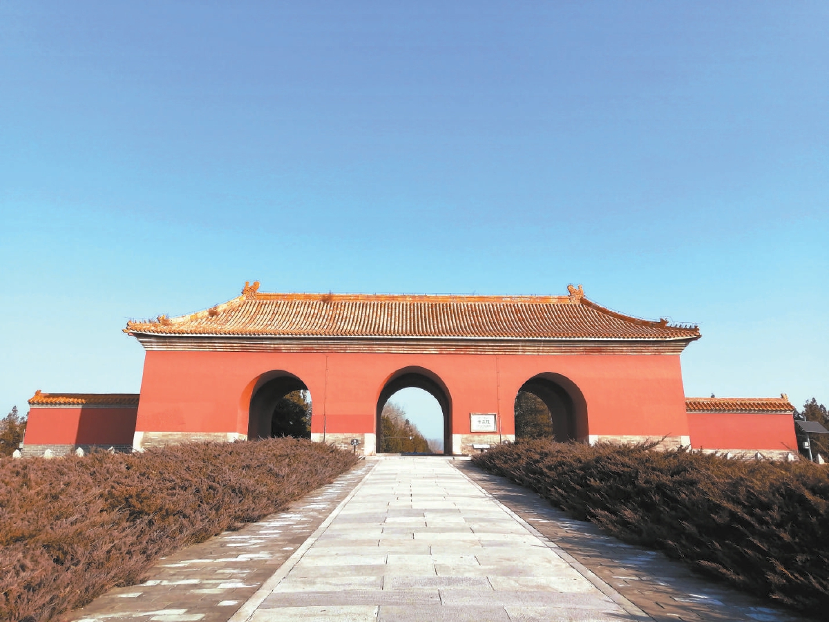 明十三陵，明代时灰岭口筑有关城，是帝陵的防御屏障