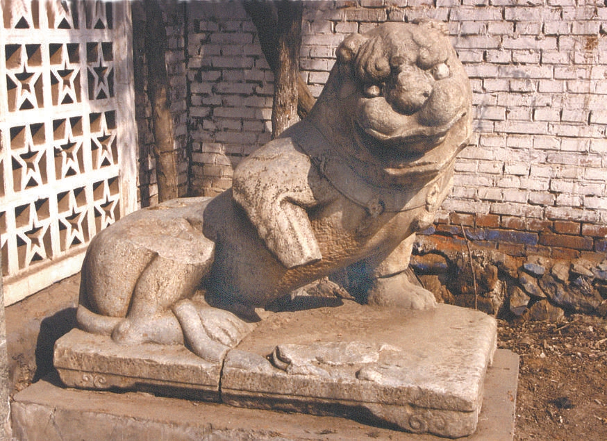 岩上村雌狮
