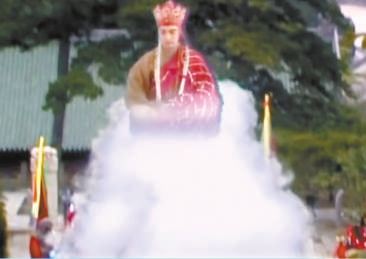 剧中唐僧背后是戒台寺大雄宝殿屋顶