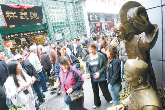 2008年，大栅栏商业街重张迎客。