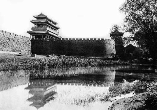 1920年代，瑞典学者喜龙仁拍摄的永定门城楼、箭楼和瓮城。