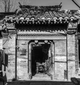 老旧如意门（黑芝麻胡同9号。摄于2008年）