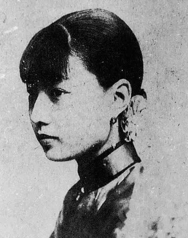 民国女子游颐和园，穿旗袍的她们，像是沾染了仙气