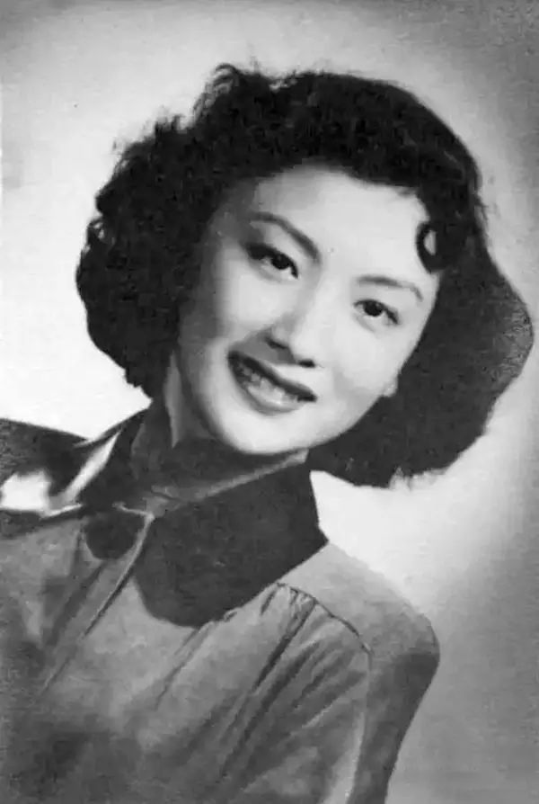 民国女子游颐和园，穿旗袍的她们，像是沾染了仙气