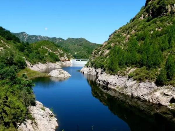 这个京郊的冷门景区，山雄水秀，林荫溪美，让人感觉恍若世外！