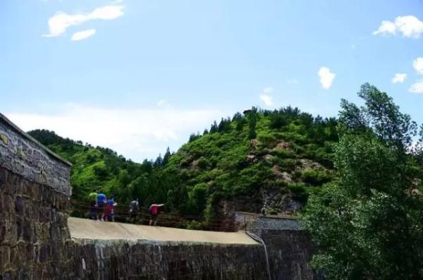 这个京郊的冷门景区，山雄水秀，林荫溪美，让人感觉恍若世外！