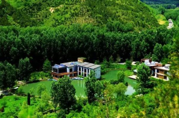 这个京郊的冷门景区，山雄水秀，林荫溪美，让人感觉恍若世外！