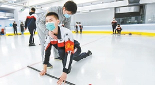 西城第一块“校园真冰”启用 西城第一块“校园真冰”启用