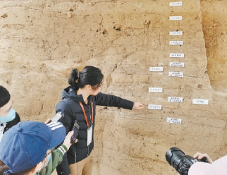 琉璃河遗址区考古首次在西周燕都城墙范围内发现成规模夯土建筑基址。（甘南 摄）