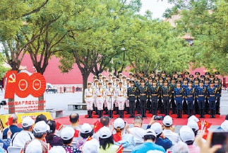 国旗护卫队战士“唱响中轴”