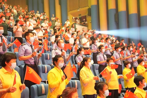 集体合唱《没有共产党就没有新中国》（摄像 刘平）.jpg