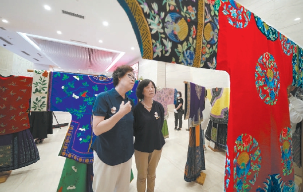 云裳华仪展京绣美韵