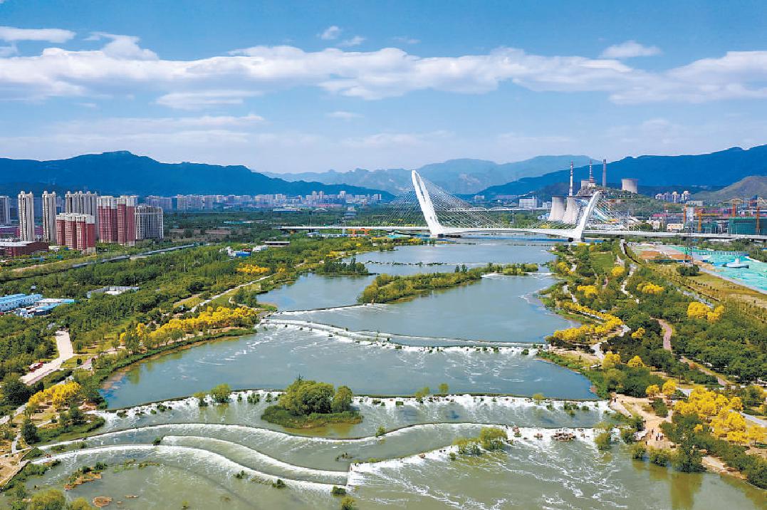 永定河大规模引水大大提升了城市景观，石景山段水流低瀑飞湍，景观别致。摄影 马文晓（资料照片）
