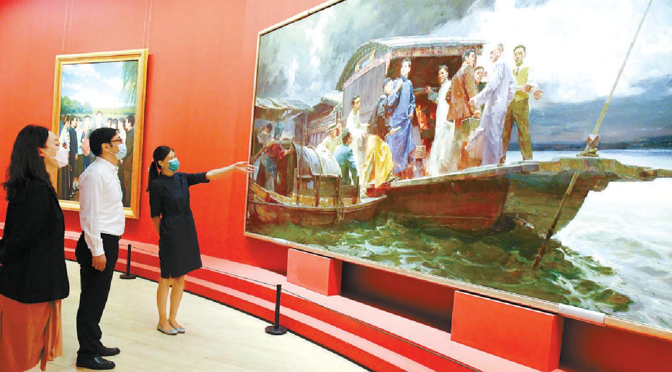 “伟大征程 时代画卷——庆祝中国共产党成立100周年美术作品展”于201年6月16日在中国美术馆一层方厅开幕。（阎彤 摄）