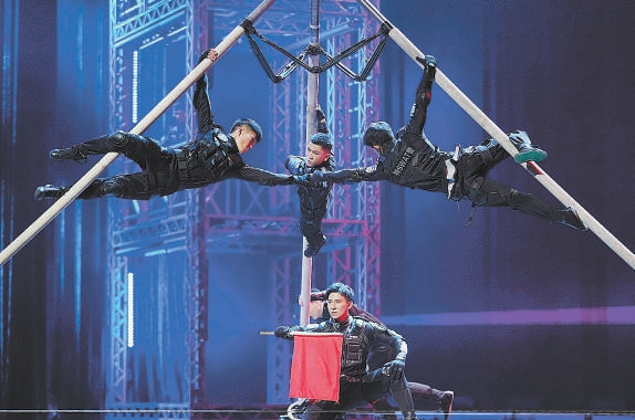 杂技剧《呼叫4921》（方非 摄）
