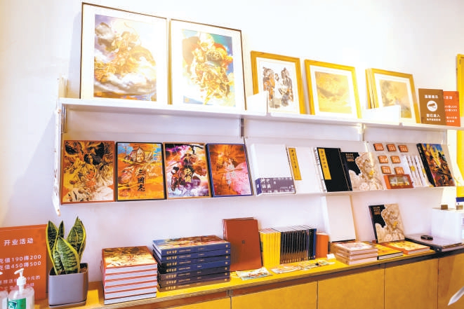 图为朝花夕拾·文创咖啡供销社内的文创产品和图书陈列。