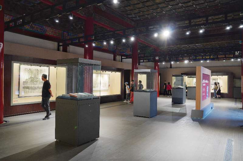 景山公园紫禁之巅绘画展