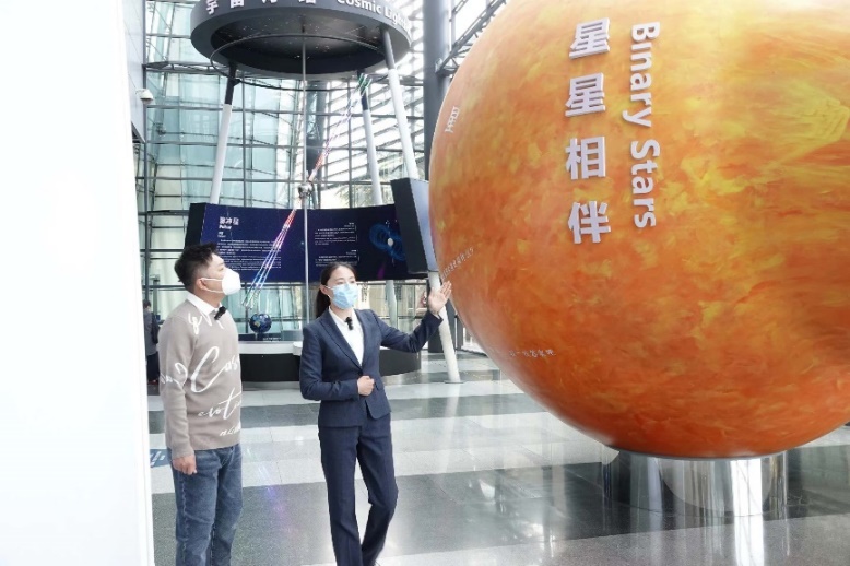 谢优给西小科介绍“星星相伴”