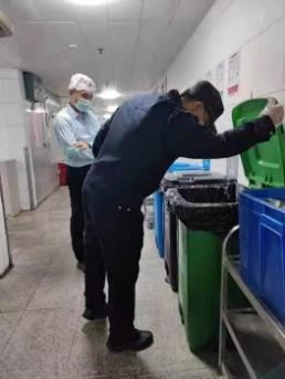 严抓源头落实 开展非居民单位厨余垃圾联合执法检查