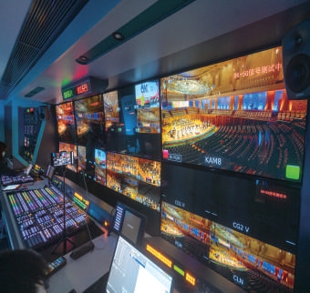 8K5G转播车内部