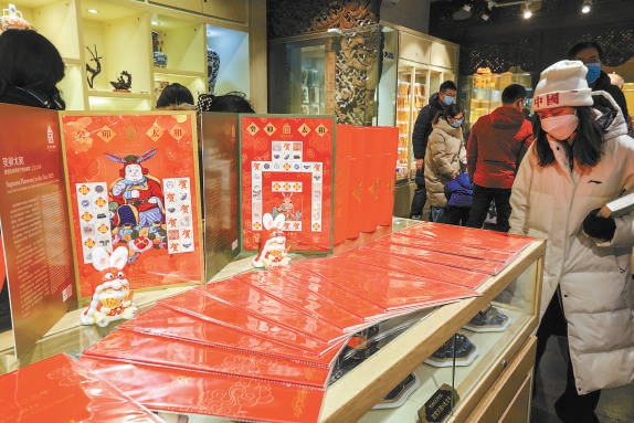 2023年新推出的故宫文创邮票等琳琅满目的兔年文创产品上架