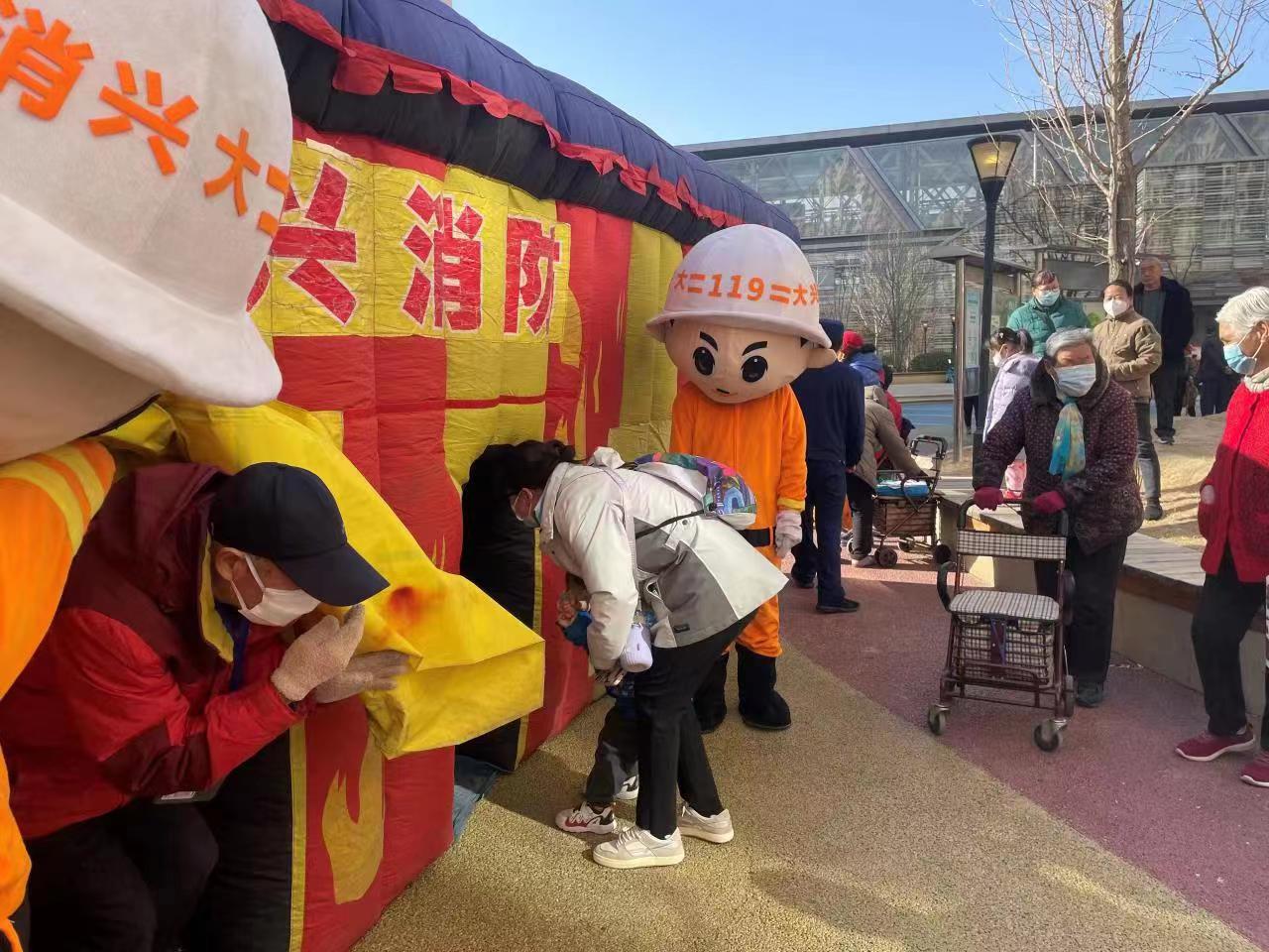 “火焰蓝”学雷锋 大兴消防在行动 “火焰蓝”学雷锋 大兴消防在行动