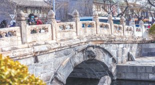 拆除管线 万宁桥“松绑”亮真身 拆除管线 万宁桥“松绑”亮真身