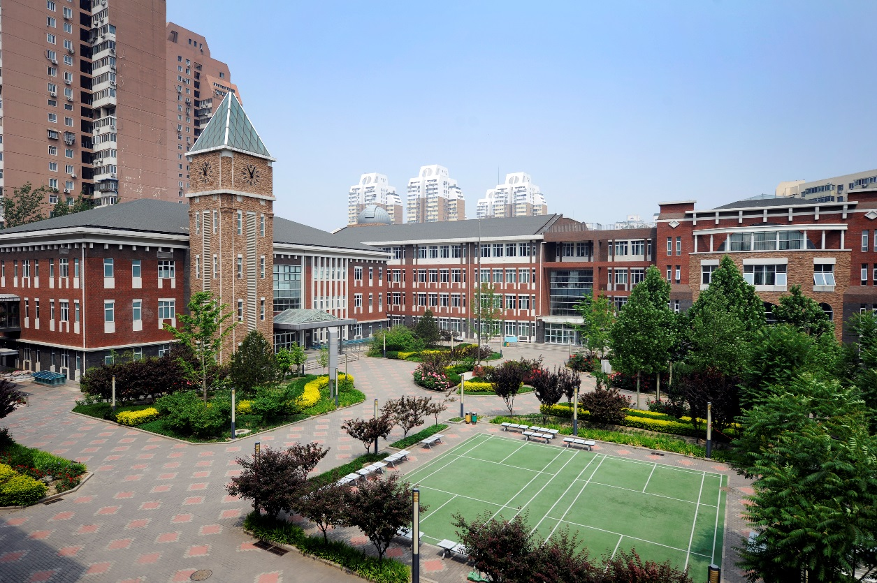 2011年,方庄地区27个教育单位资源整合,建立了以北京十八中为龙头的方庄教育集群