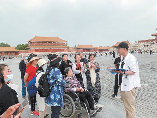 “故宫公开课”邀母亲游故宫
