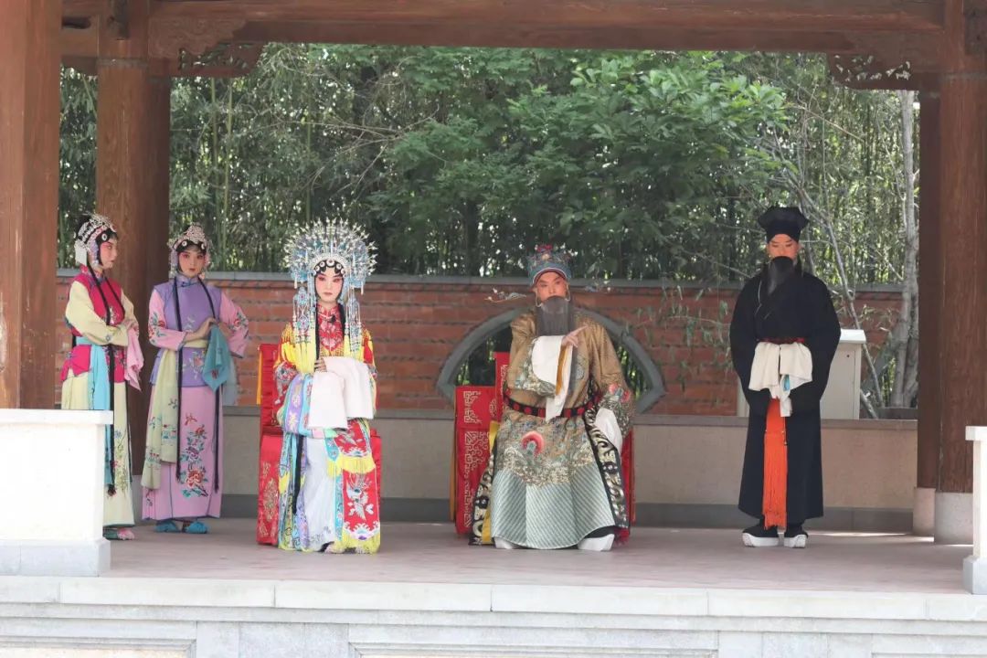 中国青年政治学院  京剧《红鬃烈马·三击掌》