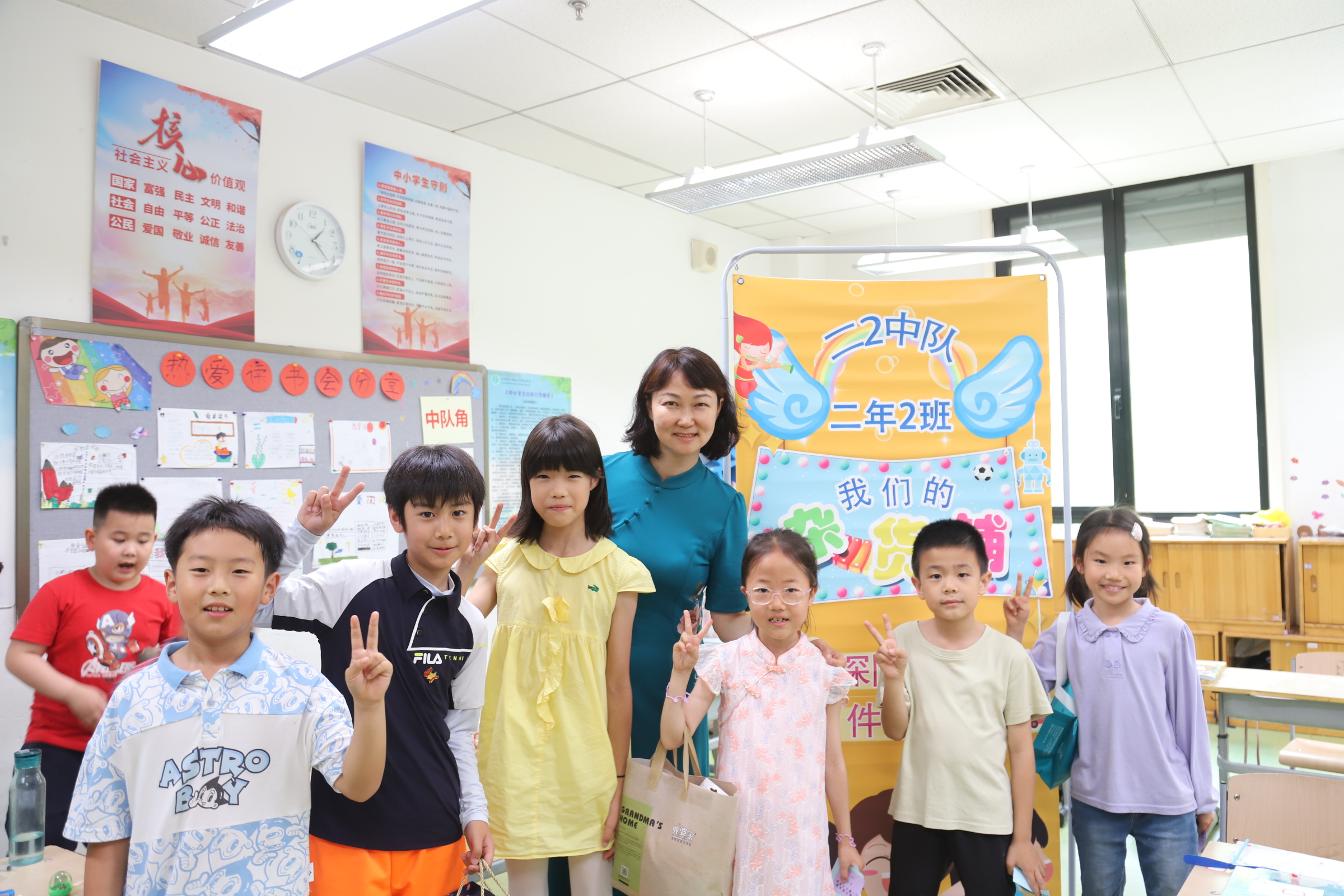 北京第二实验小学朝阳学校举办“六一爱心义卖”活动
