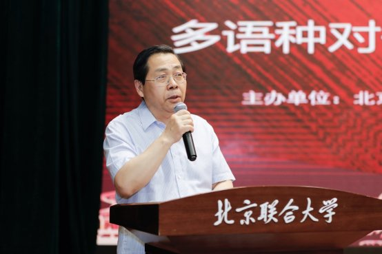 学院常务副院长严旭阳主持活动