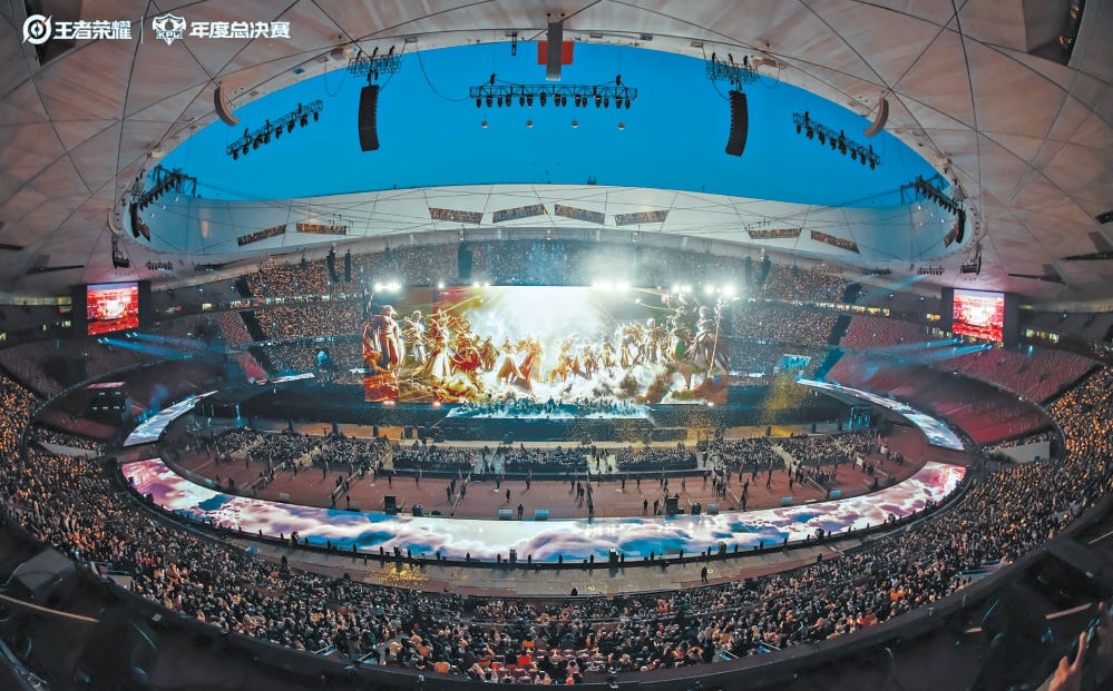 11月8日，2025王者荣耀KPL年度总决赛在鸟巢震撼上演，62196名观众齐聚现场。
