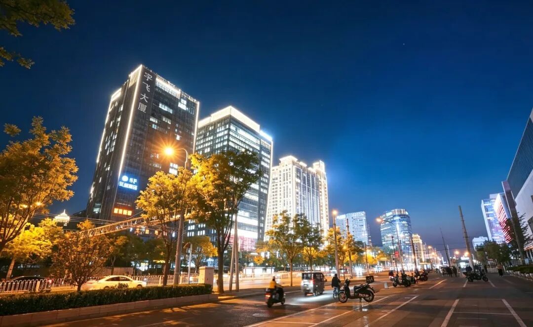 东直门外大街西侧、宇飞大厦以北楼宇。
