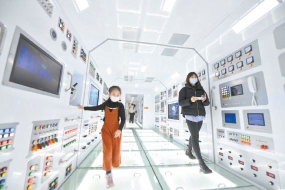 “从这里飞向太空”互动科普展览开幕