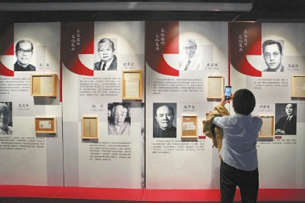 2021年5月，“中轴的红飘带——永恒信仰 文化复兴”主题展开幕。（方非 摄）