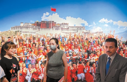 美术摄影展讲述西藏70年发展史