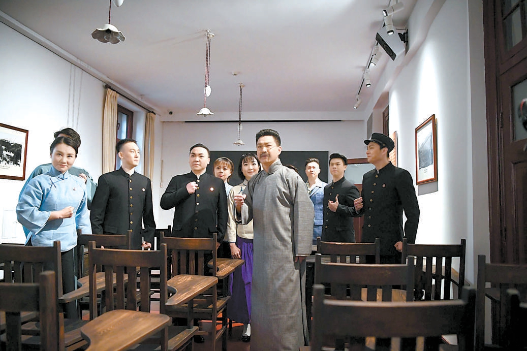 北京京剧院新编现代京剧《李大钊》剧照。(方非 摄) 北京京剧院新编现代京剧《李大钊》剧照。(方非 摄)