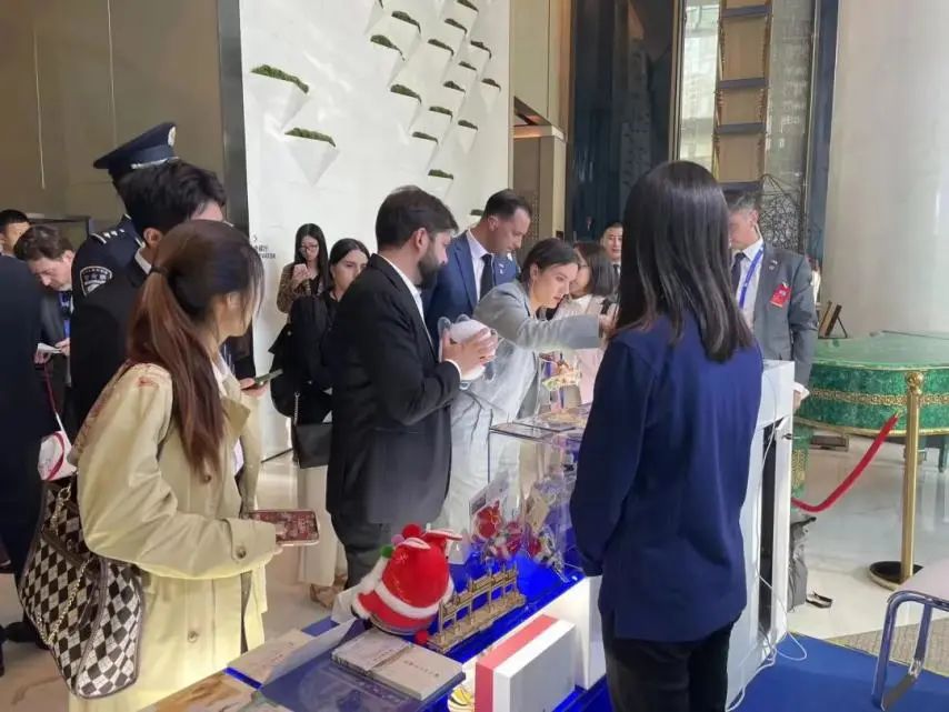 智利总统也很喜欢我们的兔墩墩
