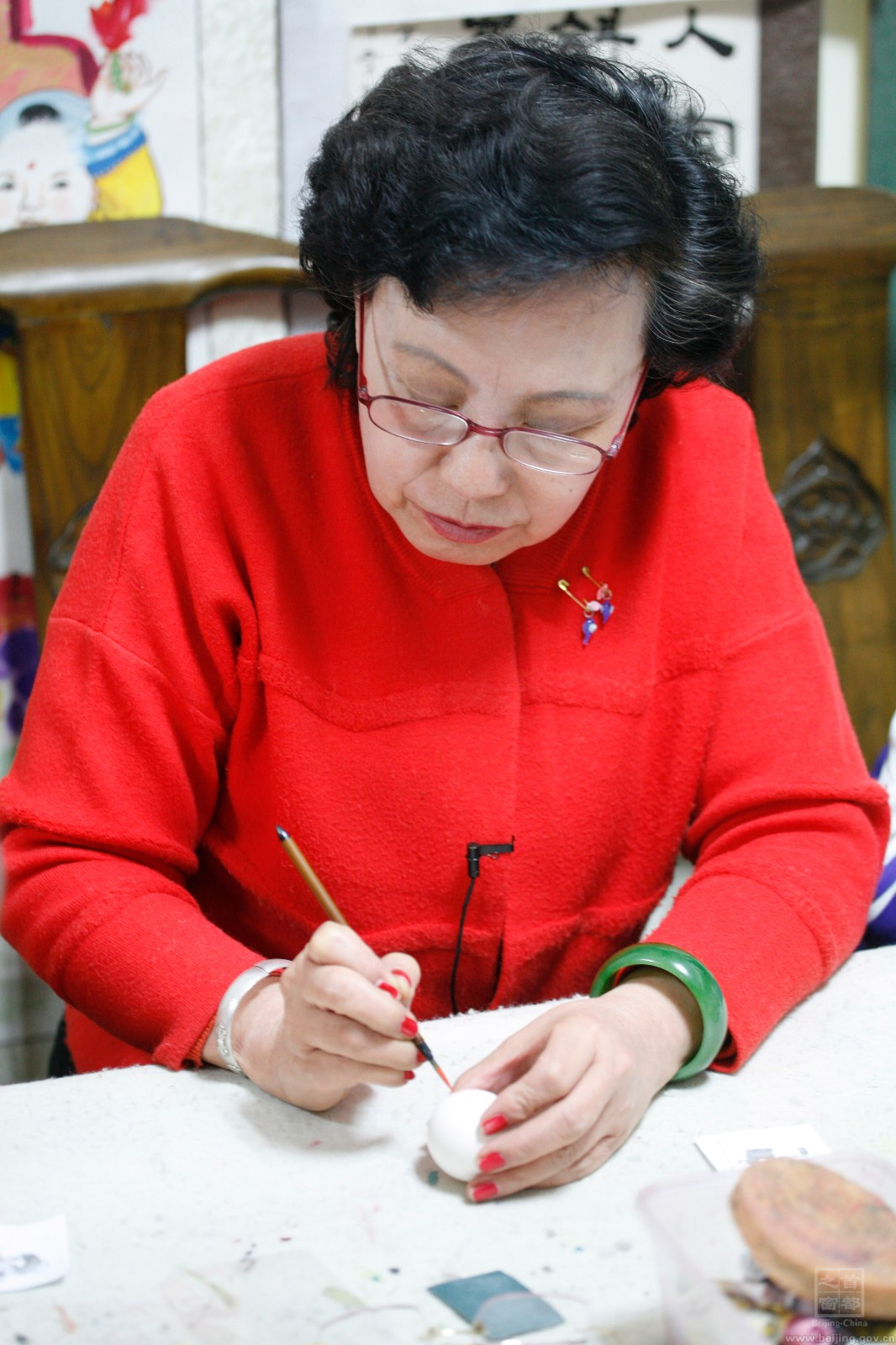 赵伟总结，培养孩子，首先要把孩子在什么环节上会遇到什么问题，怎么样上手快，用什么样的材料去吸引孩子，这些问题之前都要做足功课，把孩子的兴趣培养起来，这就叫引导。接下来就是培养，陪着孩子养成良好的习惯。.jpg