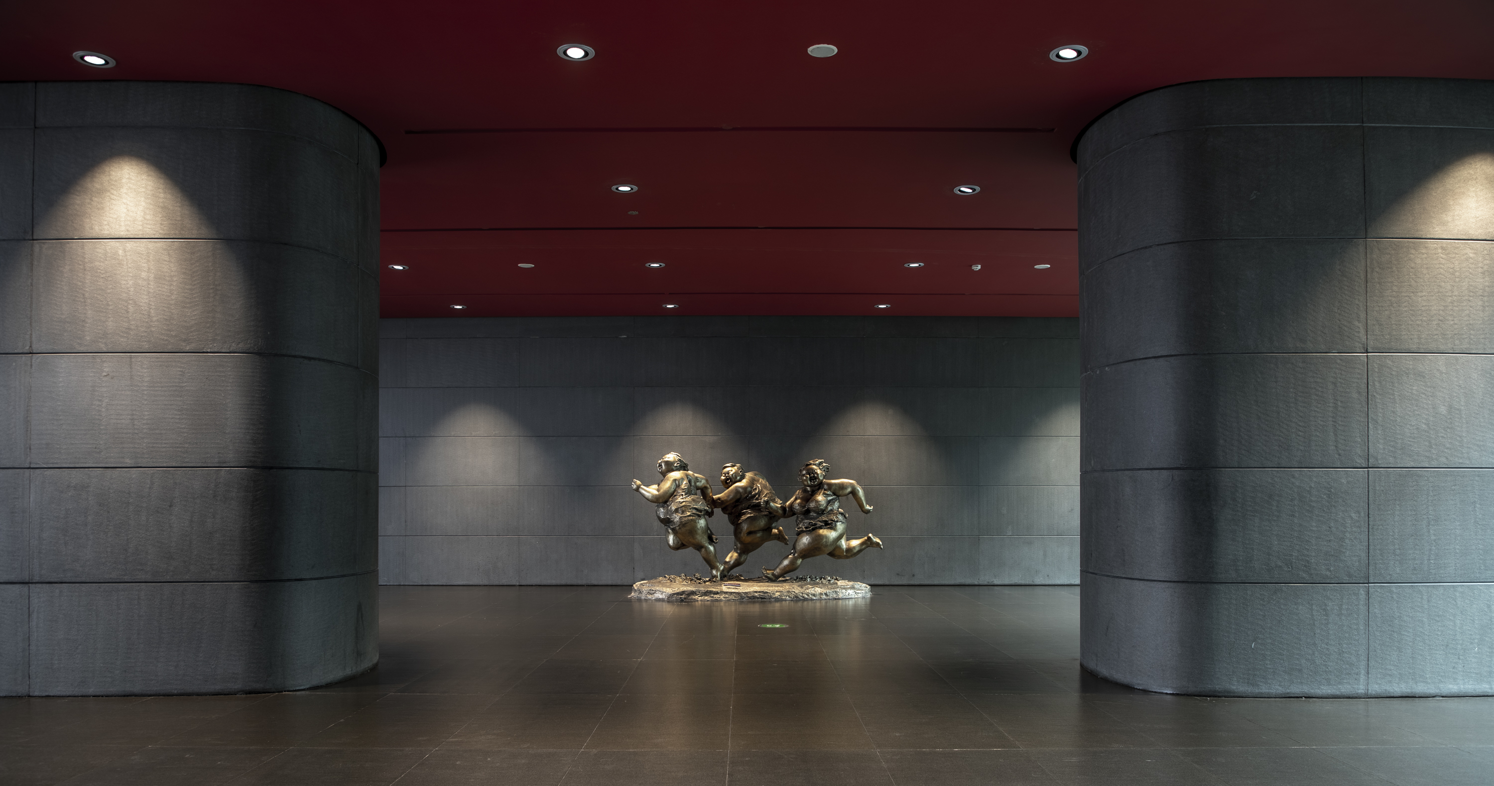 "踏歌而来--许鸿飞雕塑作品展"在国家大剧院举办