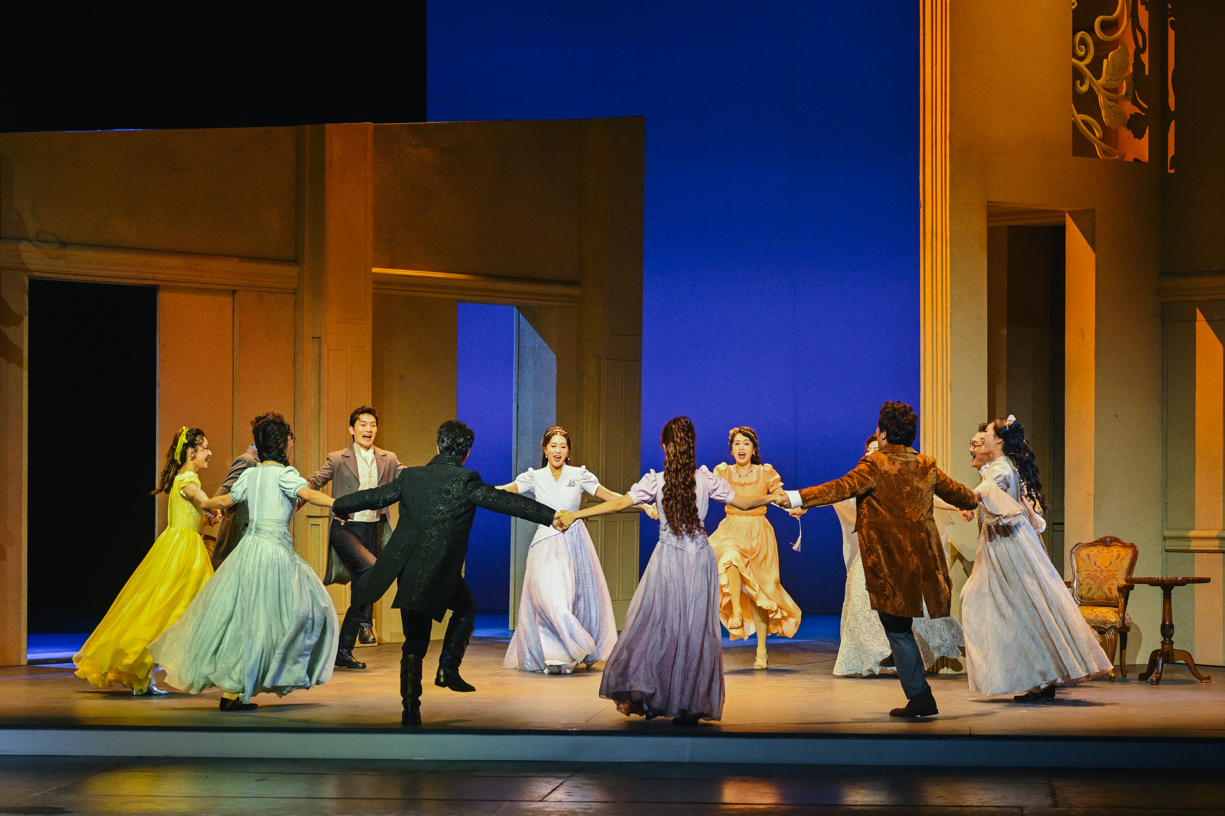 匠心演绎经典 朗博恩村温暖重逢 国家大剧院制作话剧《傲慢与偏见》第二轮首演圆满启幕